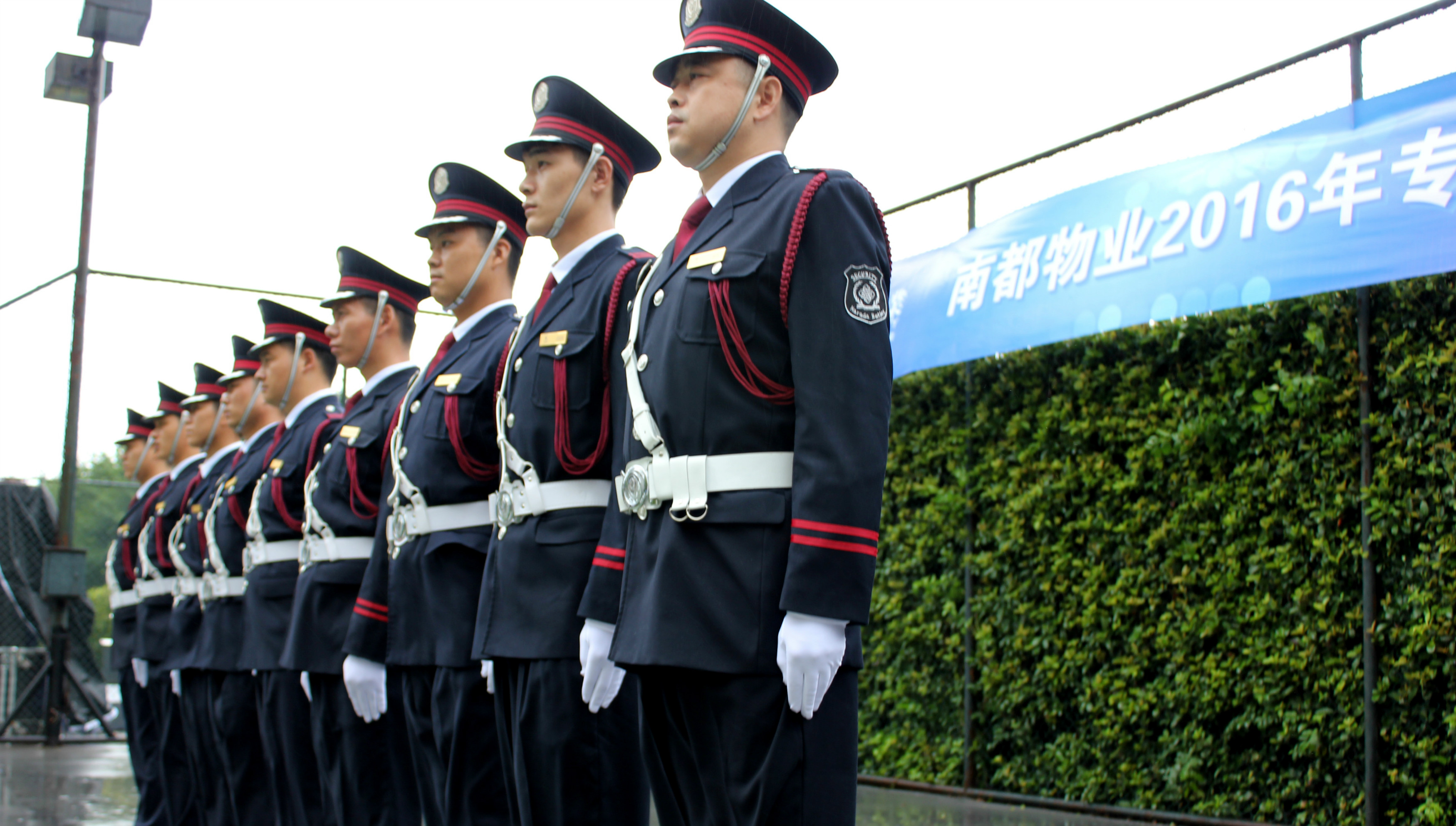 风雨中显身手，为国庆献礼