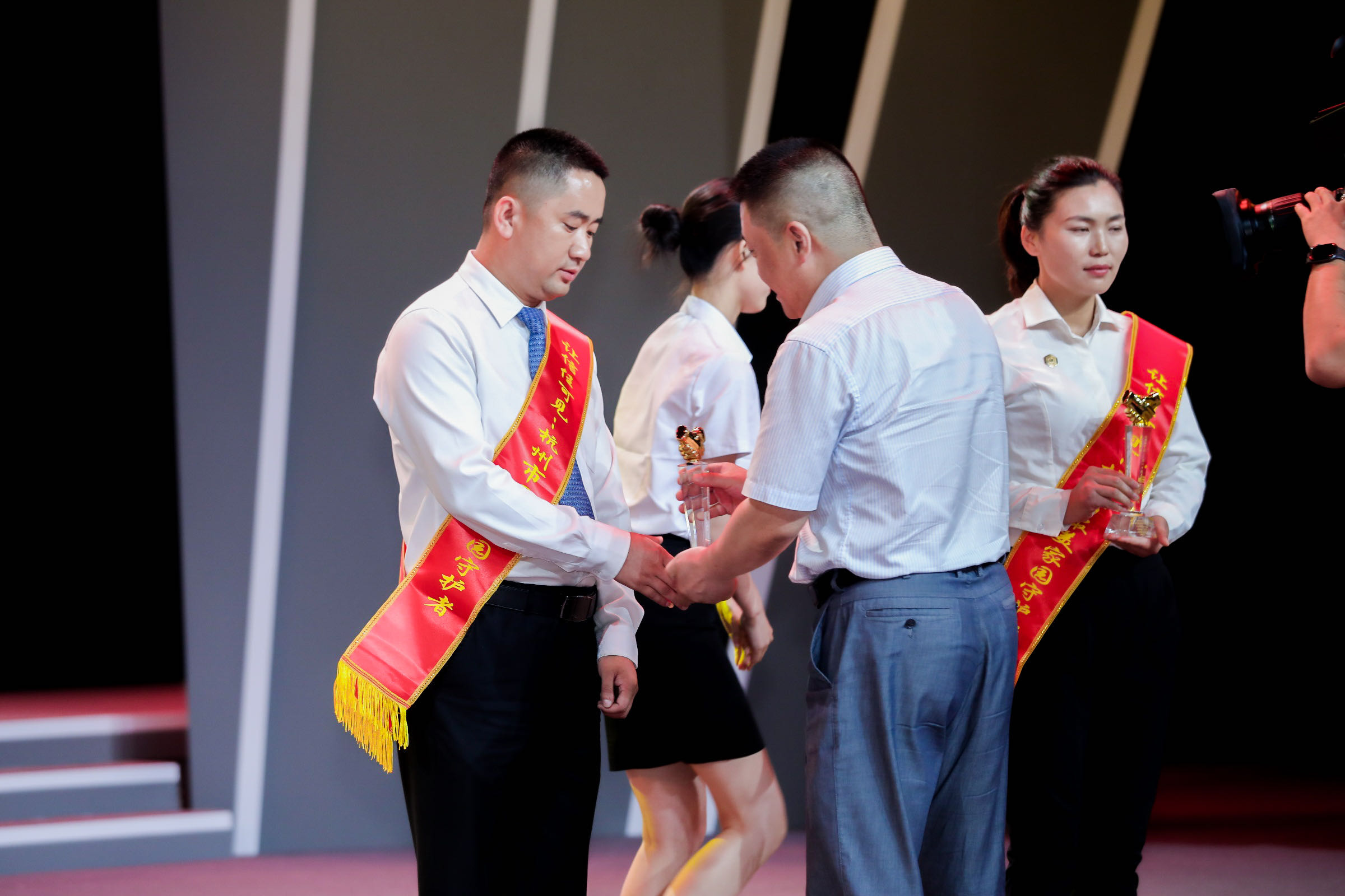 让信任可见|宝运莱物业人刘亮获评杭州市“最美家园守护者”